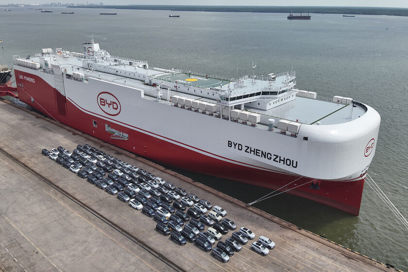 De 600.000 a 10 millones de coches: China fabrica tantos coches que ya no hay barcos suficientes para sacarlos del país