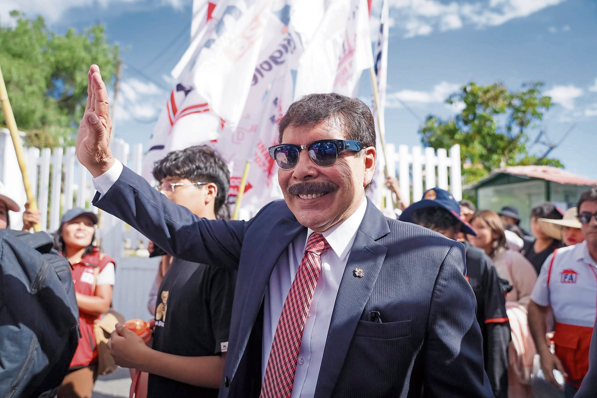 Segunda vuelta en Arequipa: Alfredo Zegarra promete asfaltar 3 200 km