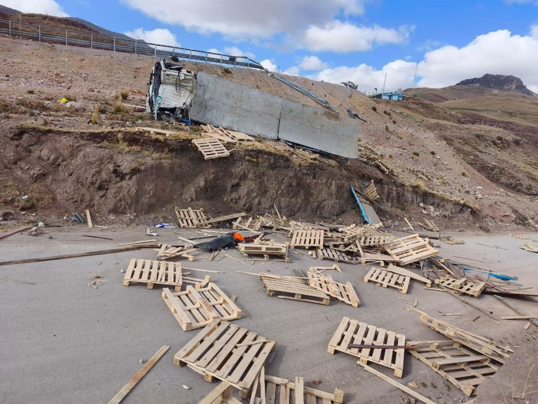Accidente en Pasco: despiste de camión en la vía Canta - Huayllay deja dos fallecidos