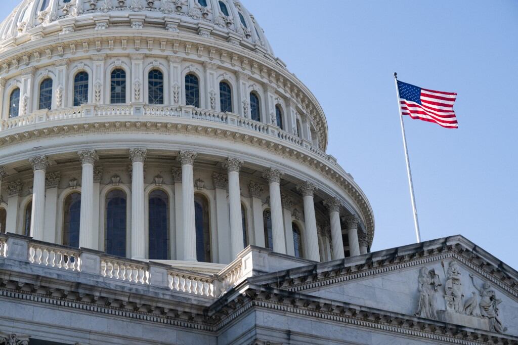 Congreso de Estados Unidos aprueba evitar un cierre de Gobierno antes de las elecciones