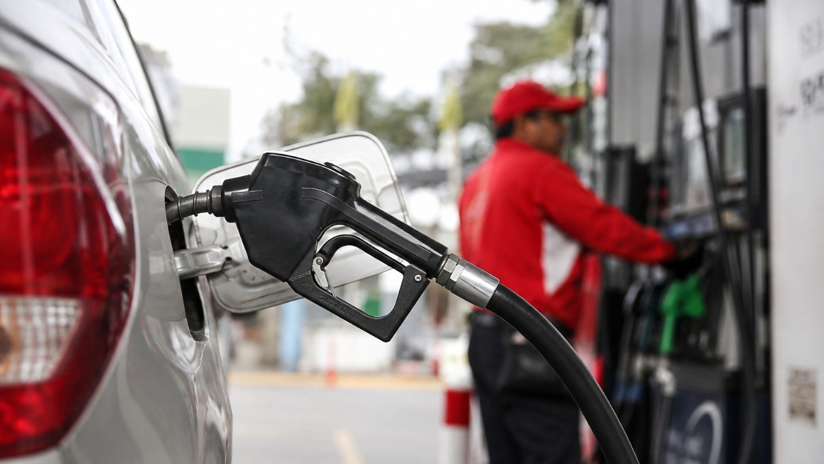 BCRP advierte que precios de combustibles en Perú han subido más que el petróleo internacional: ¿qué está pasando?