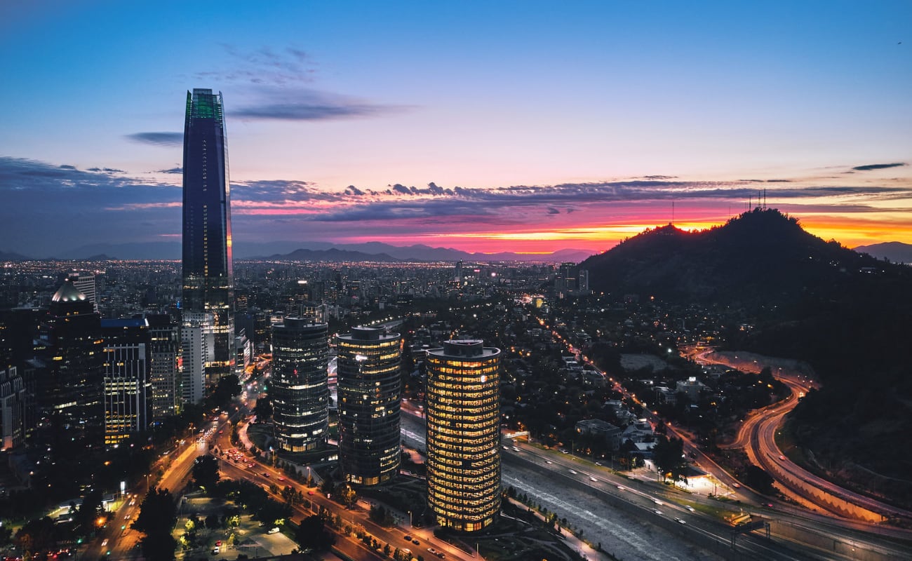 Récord de brasileños impulsa alicaído turismo en Chile, ¿qué los atrae?