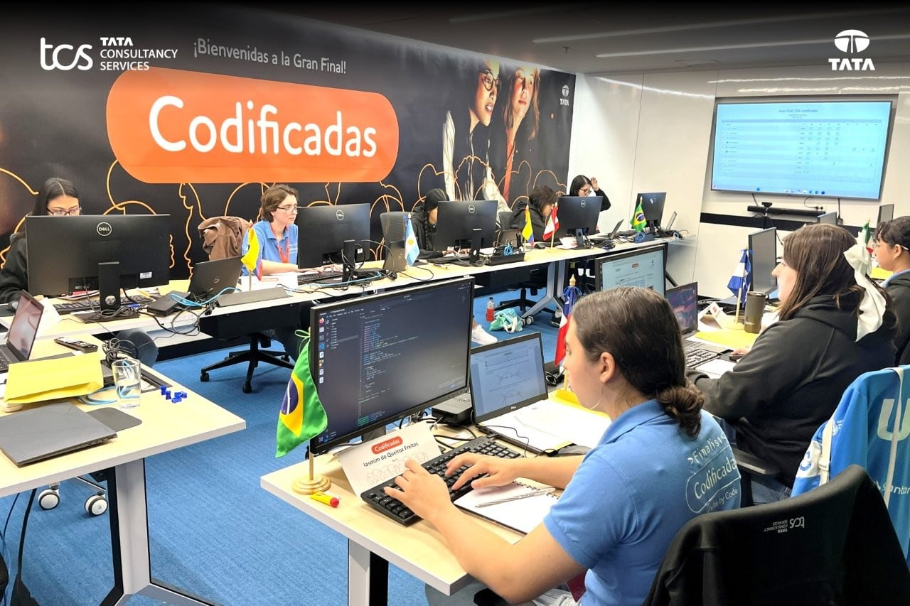 Tres peruanas llegan a la final de TCS Codificadas 2026, torneo regional de programación