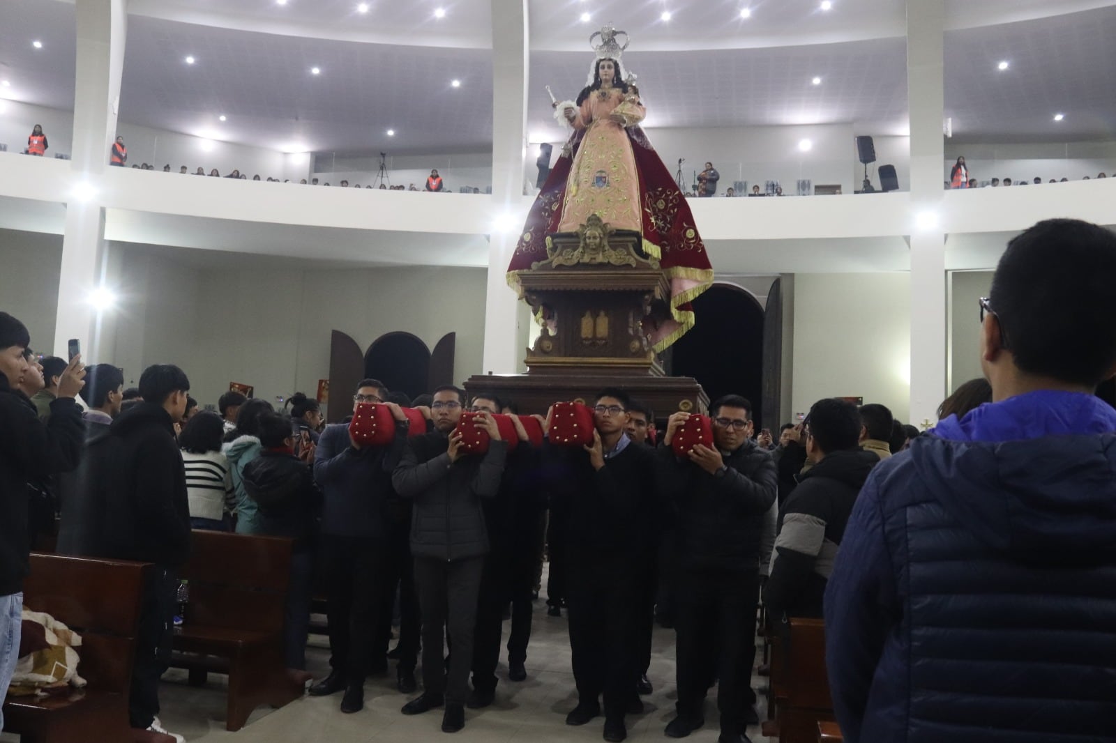 Virgen de Chapi espera a miles de jóvenes con grupo católico llegado de El Salvador