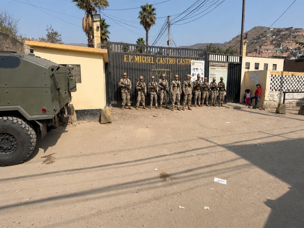 Fuerzas Armadas despliegan efectivos para reforzar seguridad en penales de Trujillo, Ancón y San Juan de Lurigancho