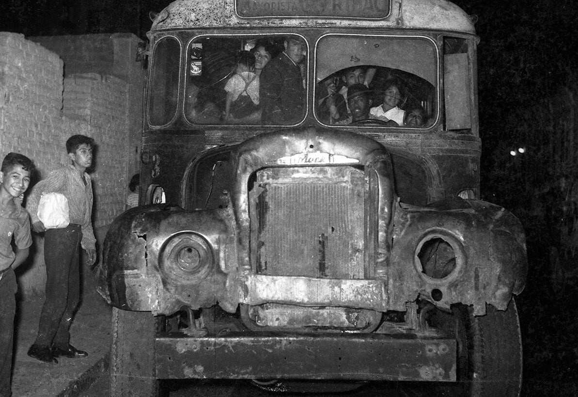 La odisea de viajar en bus de Lima a Miraflores en la década del 50: una crónica del transporte público hace 75 años