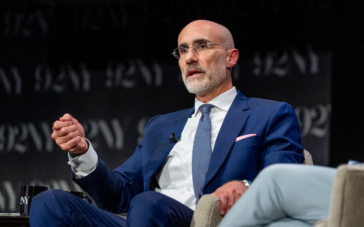 Arthur Brooks, experto en felicidad de Harvard: “las personas que son felices y saludables cuando son mayores tienen un matrimonio sólido o amistades cercanas”