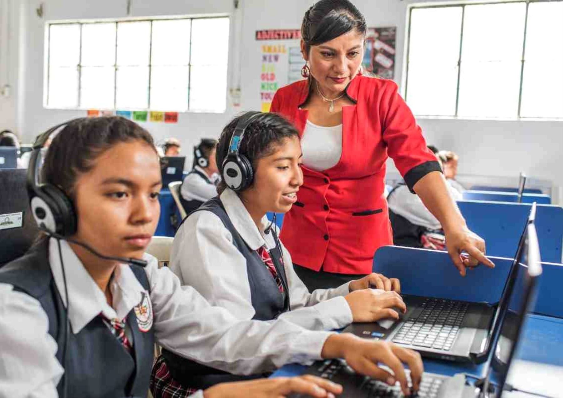 Minedu capacita a más de 3000 docentes en nuevas herramientas para enseñanza del inglés