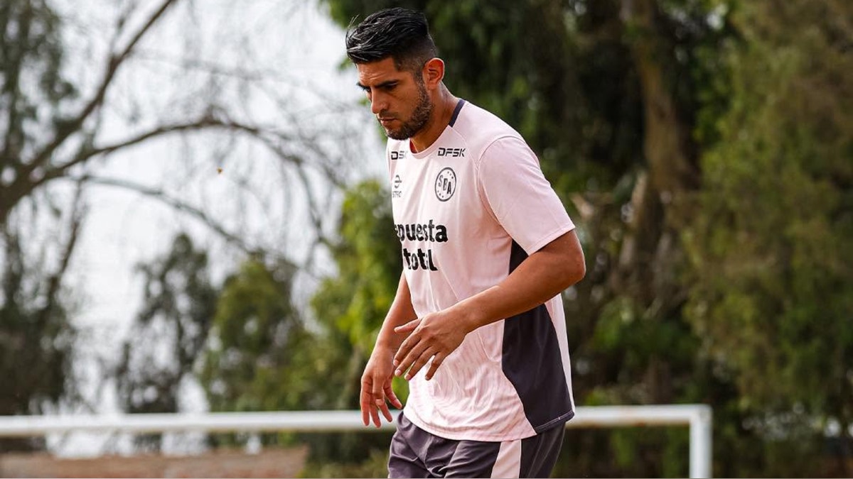 Carlos Zambrano sobre los insultos que recibió durante el partido con Melgar: "Es la ignorancia de la gente, pero es parte de"