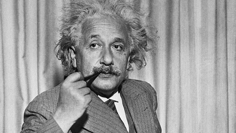 Albert Einstein, físico: “Aprende del ayer, vive el hoy, ten esperanza en el mañana. Lo importante es no dejar de cuestionar”