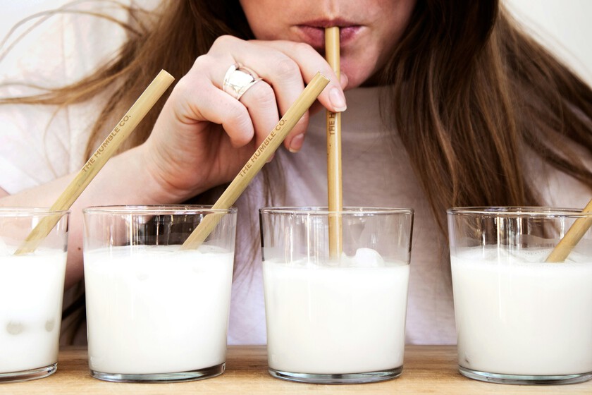 La invención de la leche de vaca: cómo la industria láctea nos metió con calzador "un vasito de leche diario" a finales del XIX