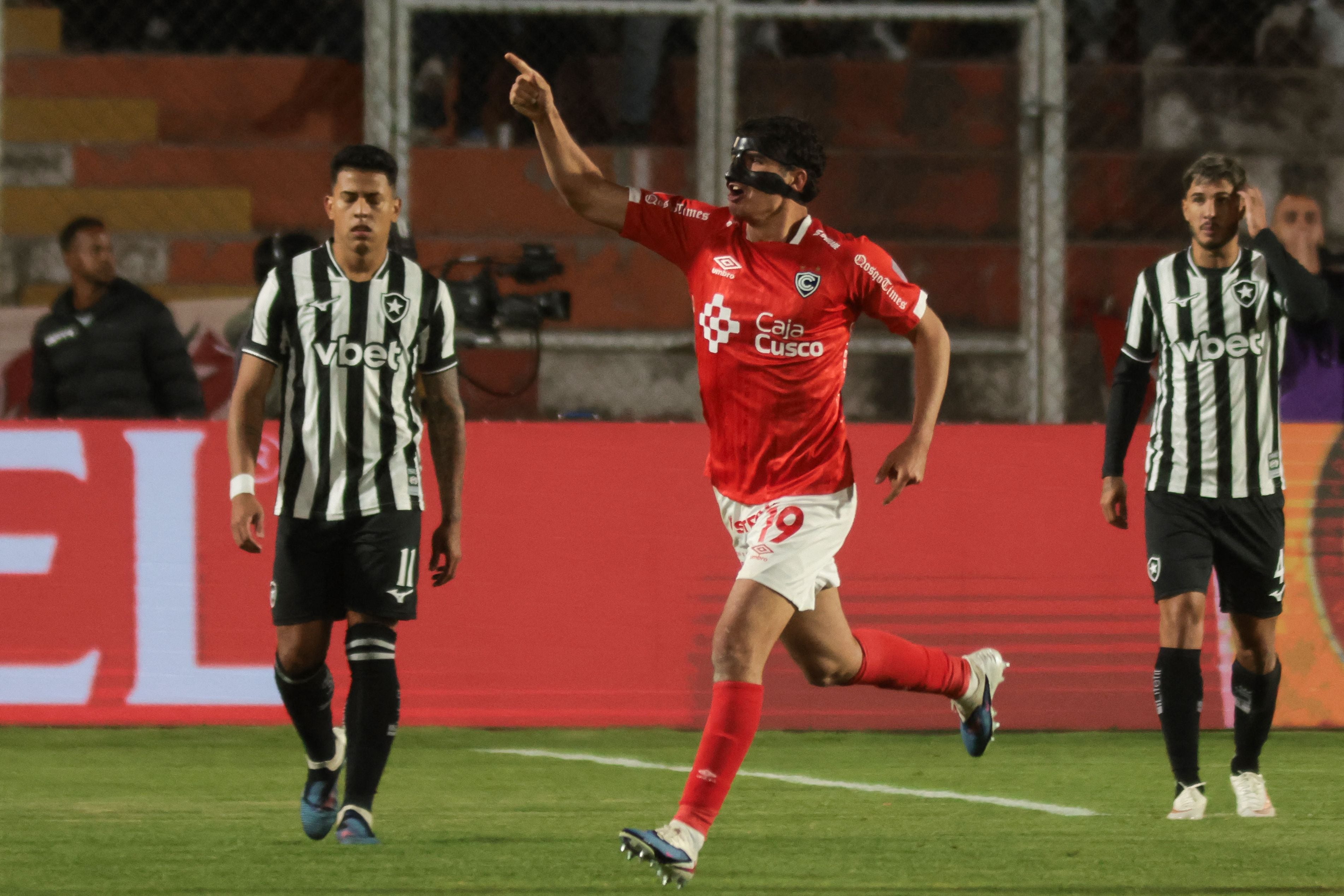 Matías Succar se luce con triplete en el Cienciano - Botafogo por la Copa Sudamericana | VIDEO