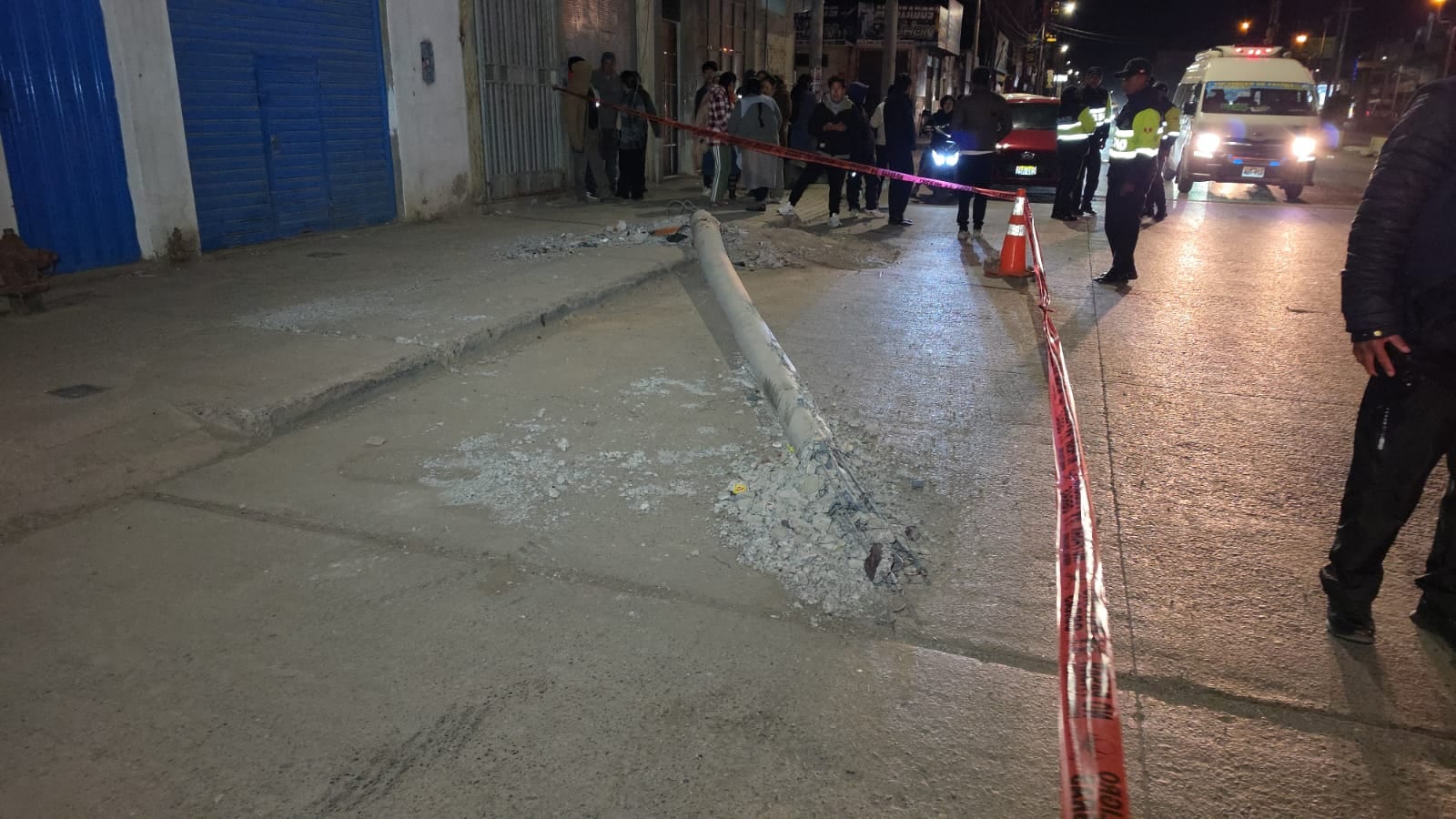 Motociclista falleció tras impactar contra un poste tendido en la vía pública, en Puno