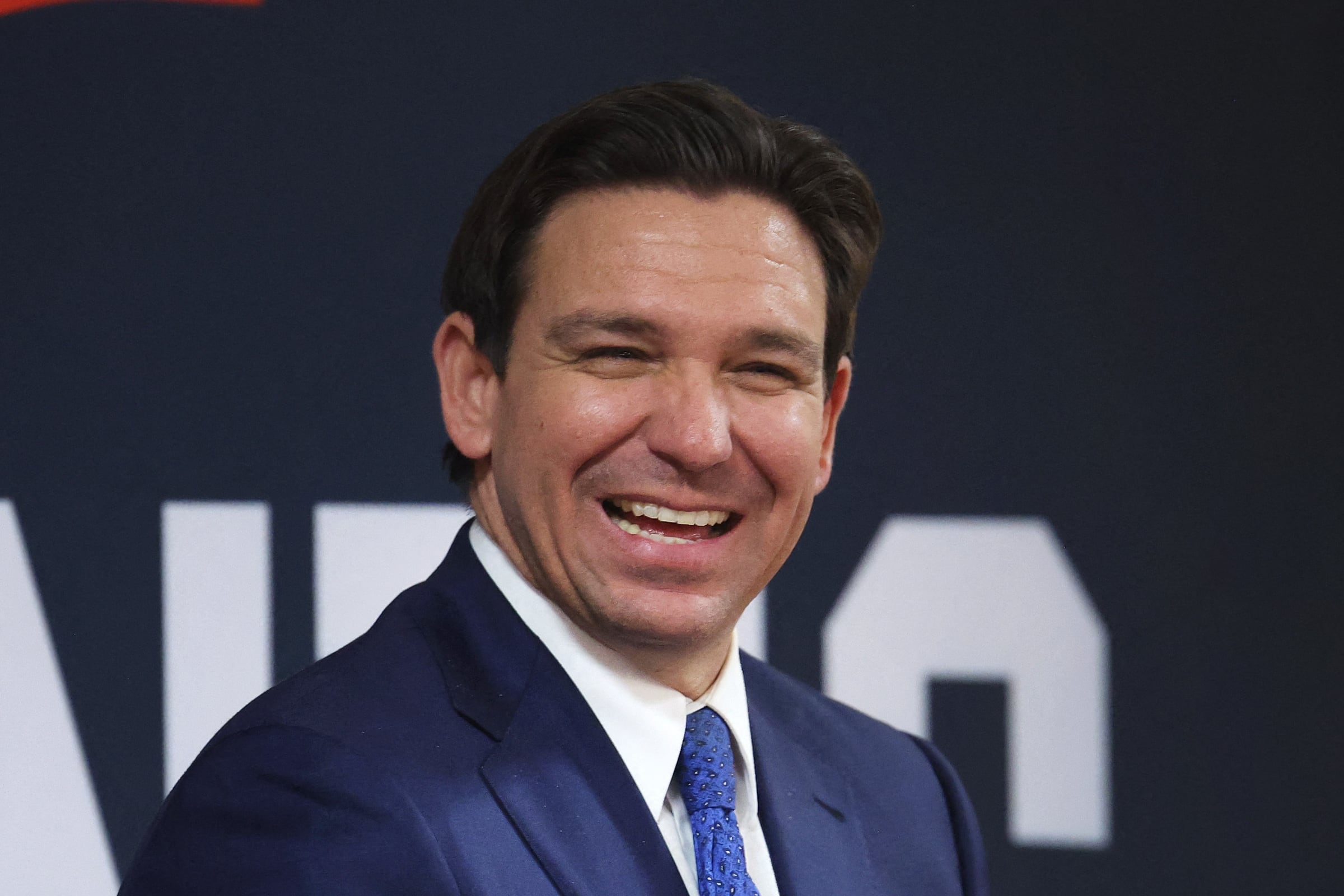 DeSantis confirma bono de US$5,000 en Florida: estos nuevos agentes podrán recibir el pago y cuáles son los requisitos