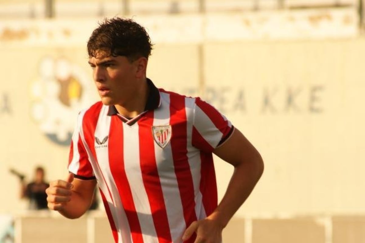 Aitor León, la promesa de la Sub 20 que juega en España y es considerado una “referencia defensiva” en las juveniles del Athletic