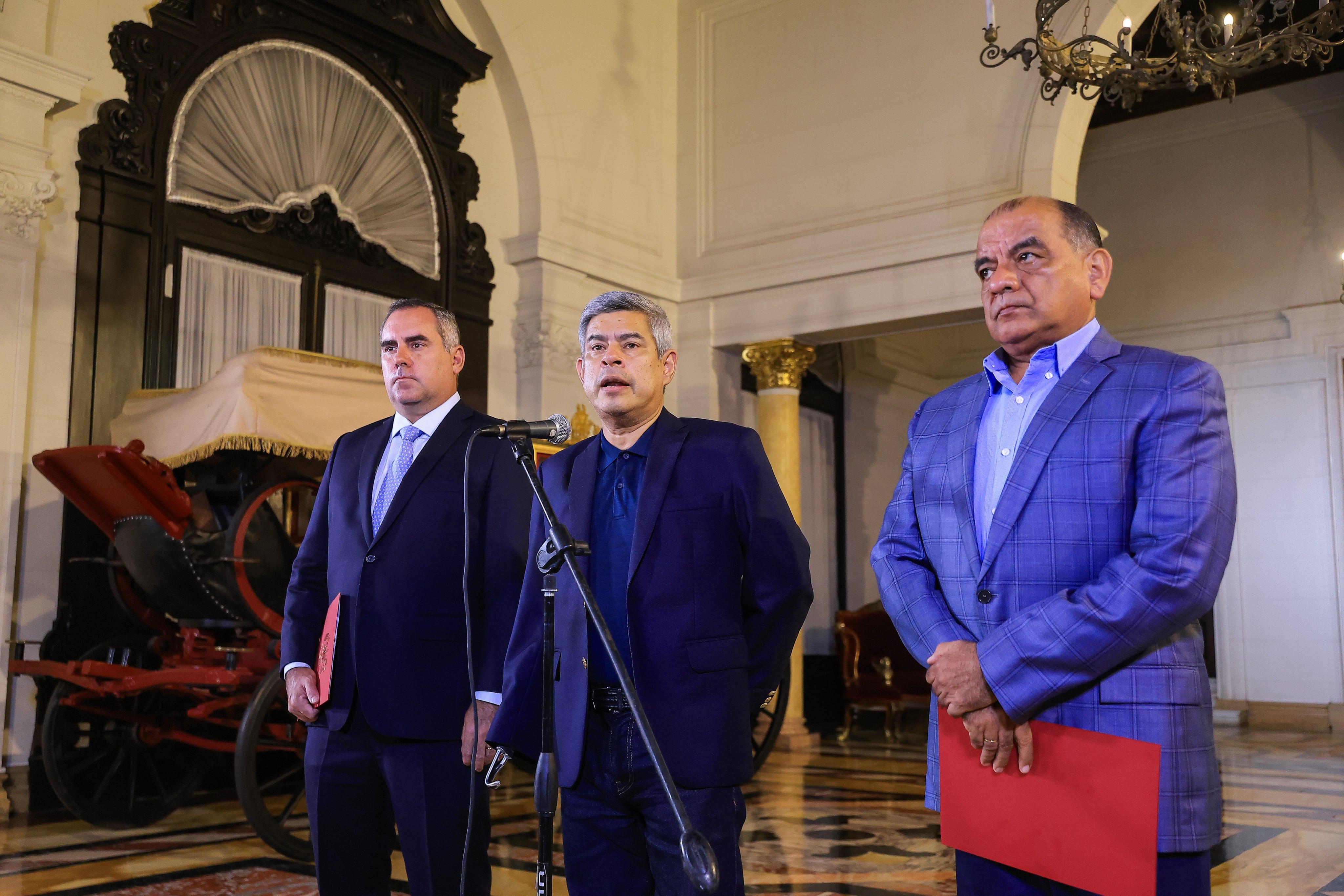 Presentan moción para invitar al Pleno al premier y ministros de Interior y Defensa