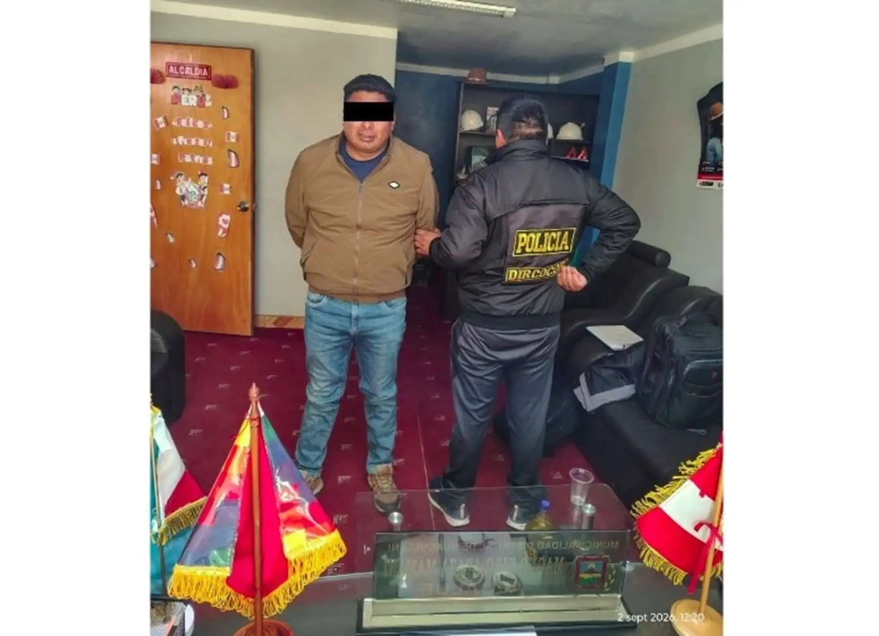 Puno: detienen a alcalde y dos funcionarias de comuna de Huacullani por una presunta coima