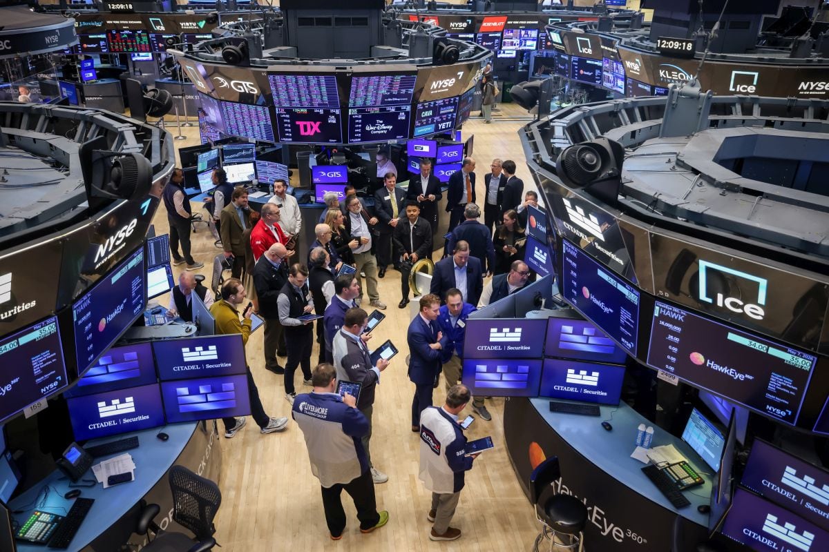Wall Street cierra en rojo tras la subida de los bonos y el petróleo
