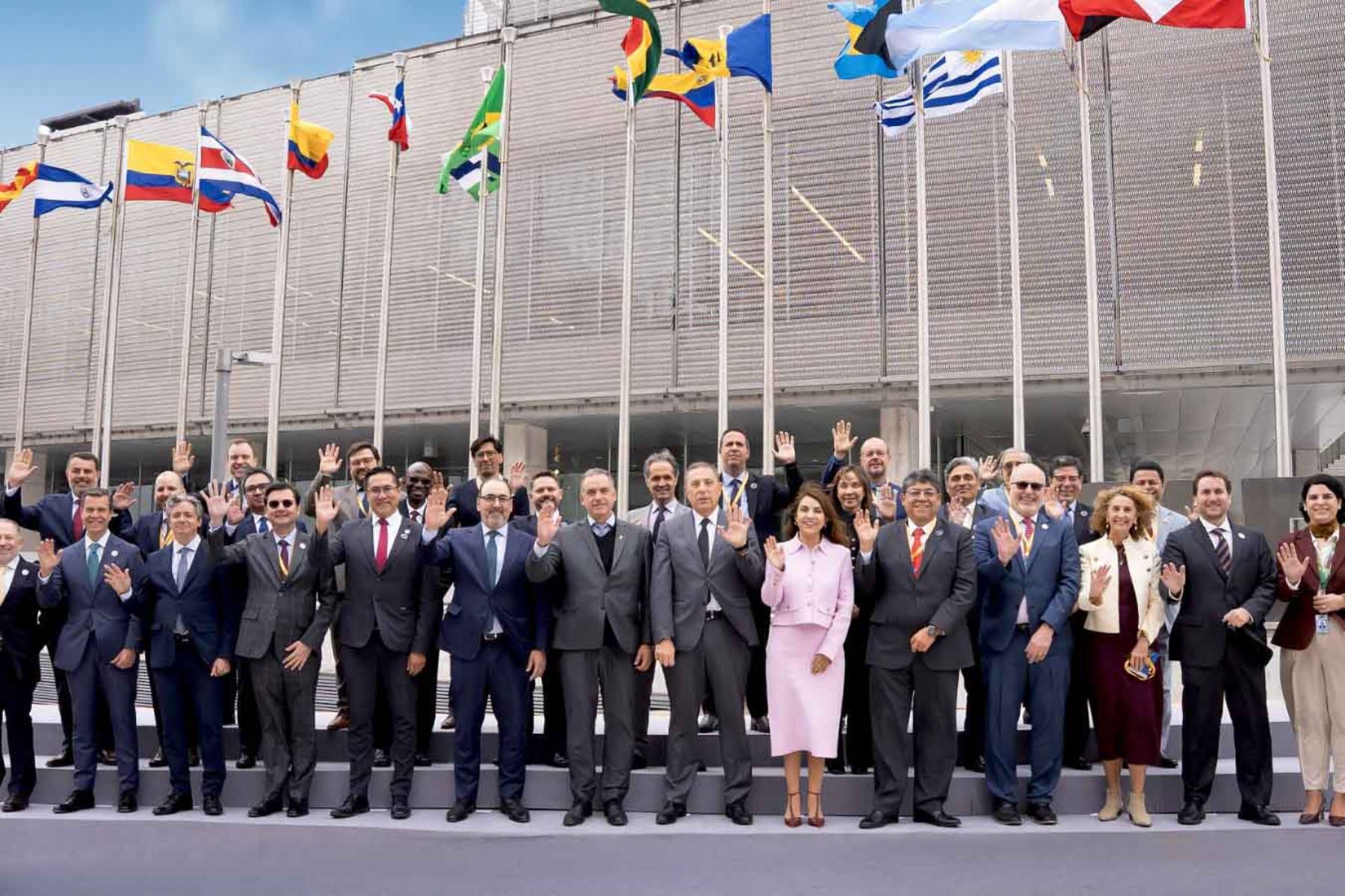 Perú fortalece cooperación con CAF y OCDE para proyectos estratégicos de desarrollo