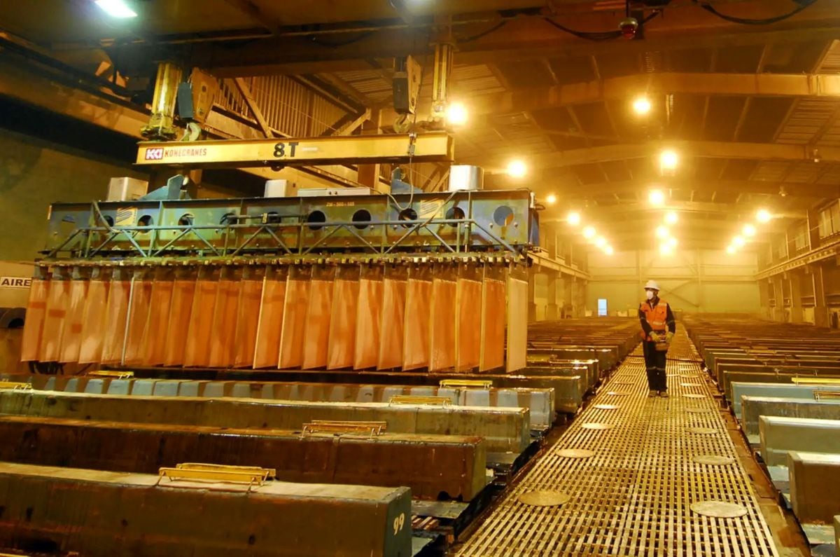 Cobre enfrenta fuerte tensión de corto plazo y diferencial de precios alcanza niveles no vistos desde 2021