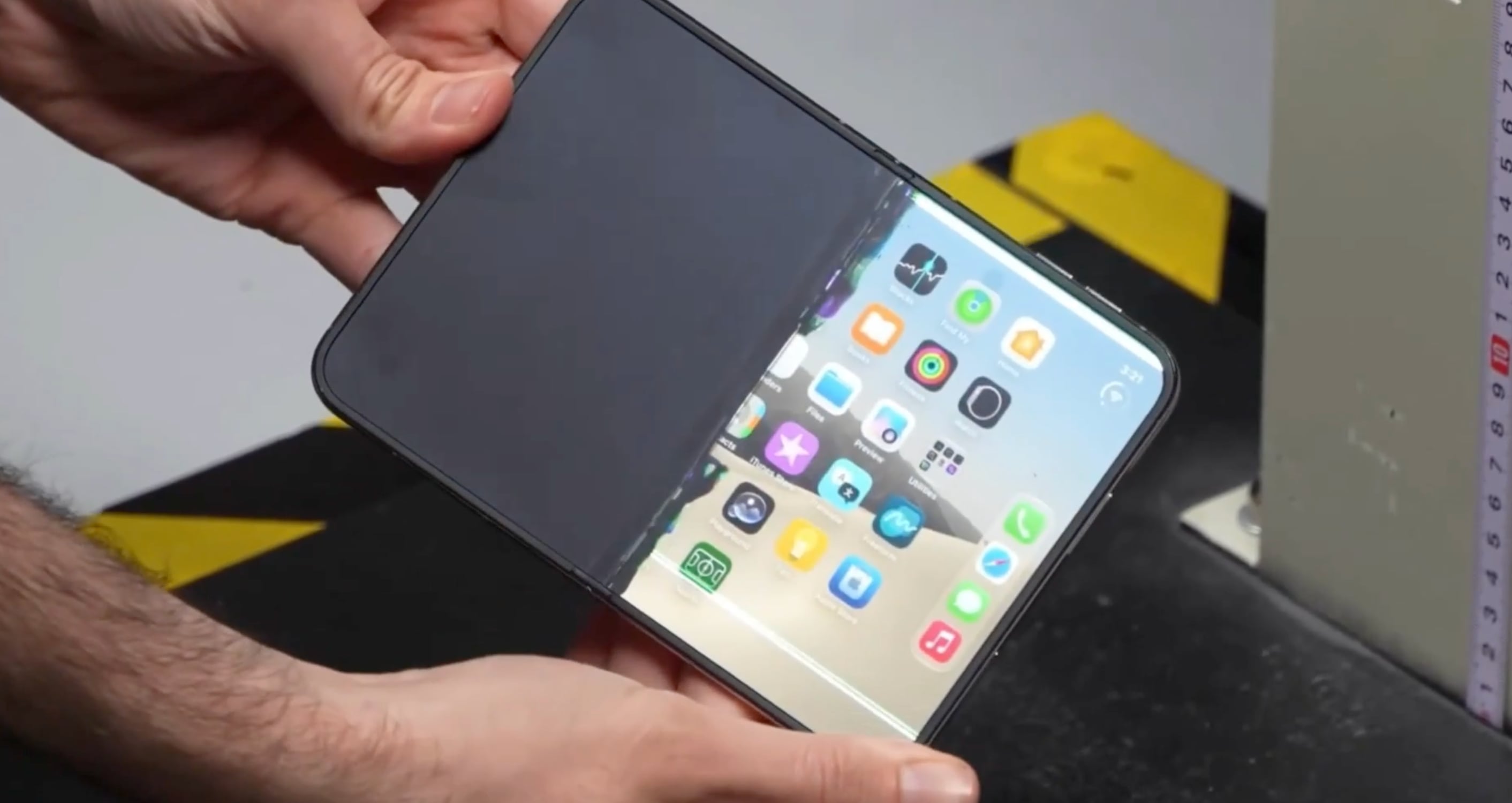 Pantallas rotas y píxeles muertos: el iPhone Duo sufre sus primeros reportes masivos de fallas a horas de su estreno