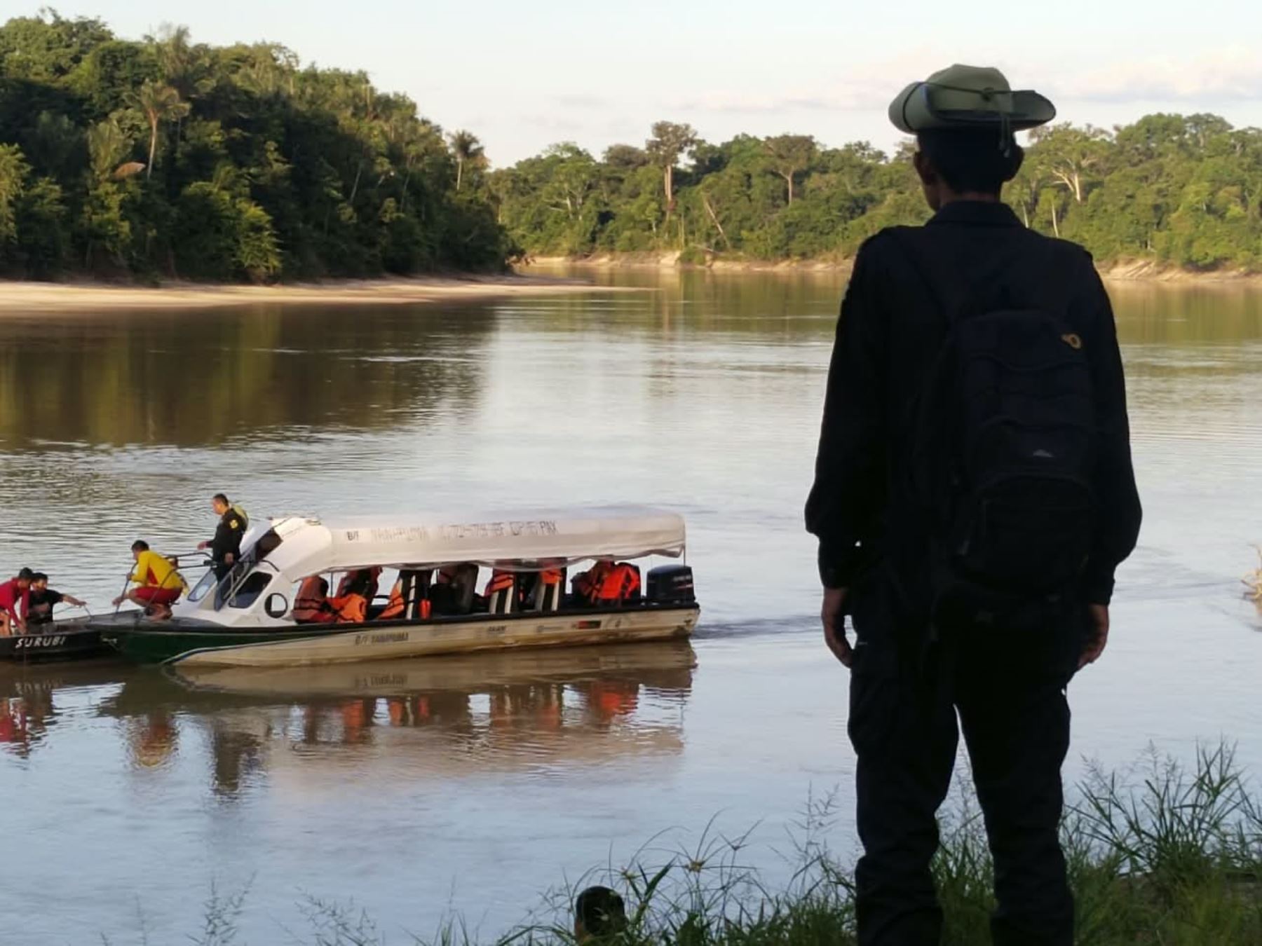 Loreto: policía ecológico desaparece durante persecución a nave sospechosa en río Nanay