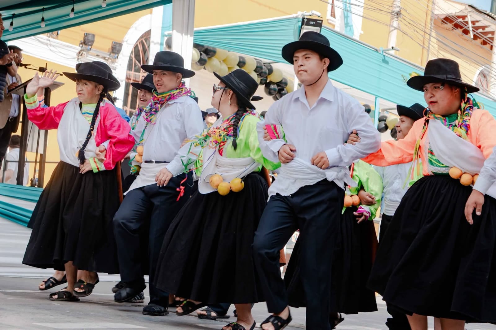 Huánuco celebra su 487° aniversario con un gran desfile folklórico