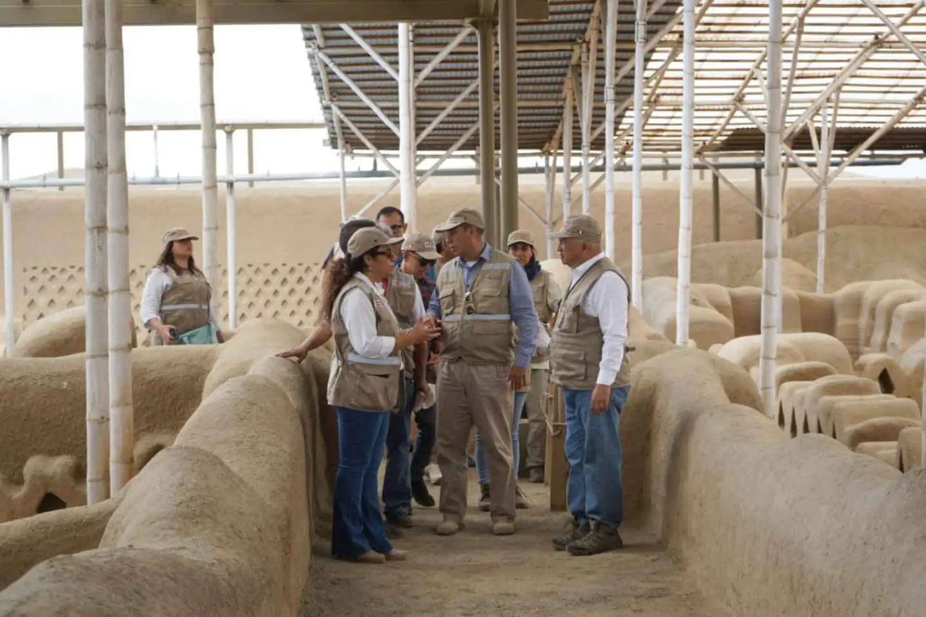 Ministro de Cultura verificó medidas implementadas en Chan Chan ante El Niño