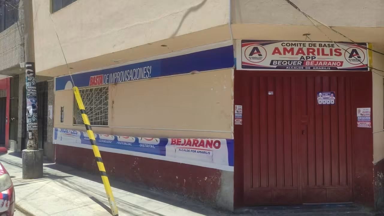 Denuncian destrucción de báner en local de campaña de candidato en Amarilis