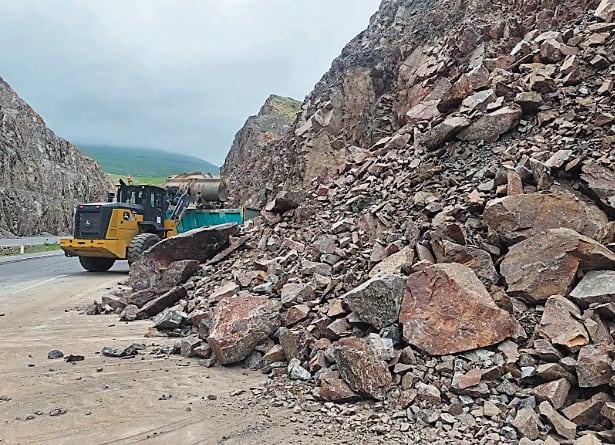 Gobierno Regional de Arequipa pide apoyo internacional para solucionar derrumbes en la Panamericana Sur