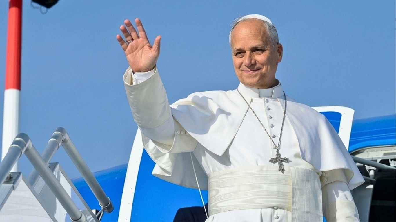Papa León XIV quiere viajar a Perú pese a operación, afirma el Vaticano: gira apostólica en Sudamérica permanece en suspenso