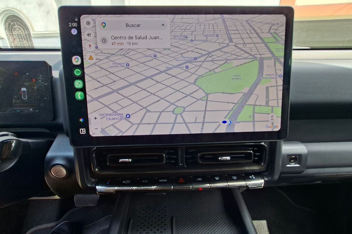¿Llegó el fin de los carros chinos futuristas?: limitará las pantallas táctiles y exigirá mandos físicos para funciones clave