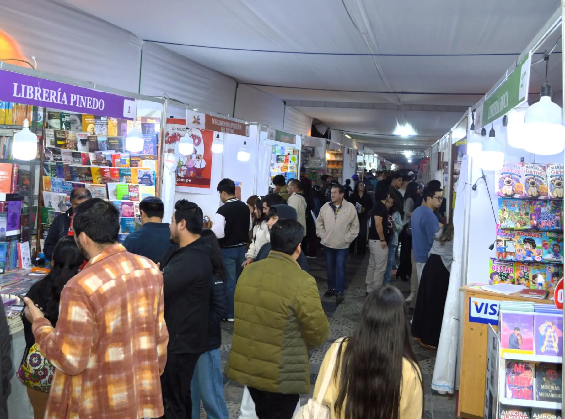 Feria del Libro de Cajamarca culmina con S/ 800,000 en ventas y más de 180,000 visitantes