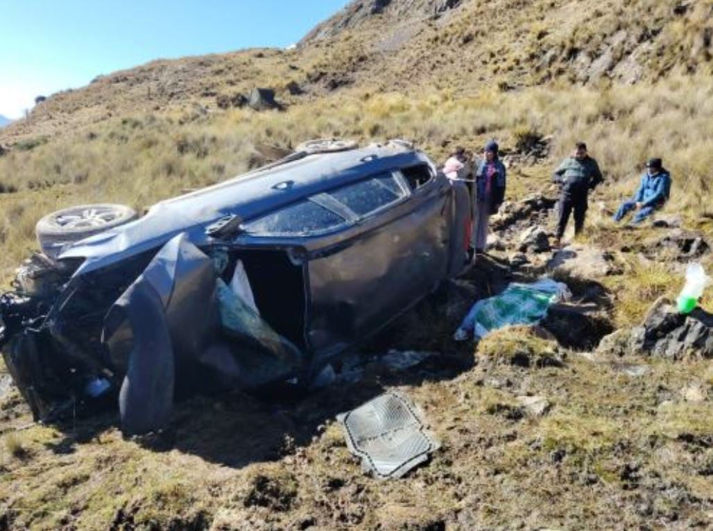 Pasco: adolescente muere tras caída de camioneta a precipicio en vía a Chacayán
