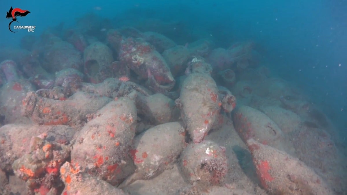 Increíble hallazgo en Sicilia: buceadores encuentran por casualidad restos de una embarcación romana naufragada hace 2 mil años [VIDEO]
