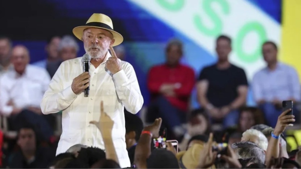 Lula sobre posible huida de Flávio Bolsonaro a Estados Unidos: "Quien sale escondido de su país debe alguna cosa"