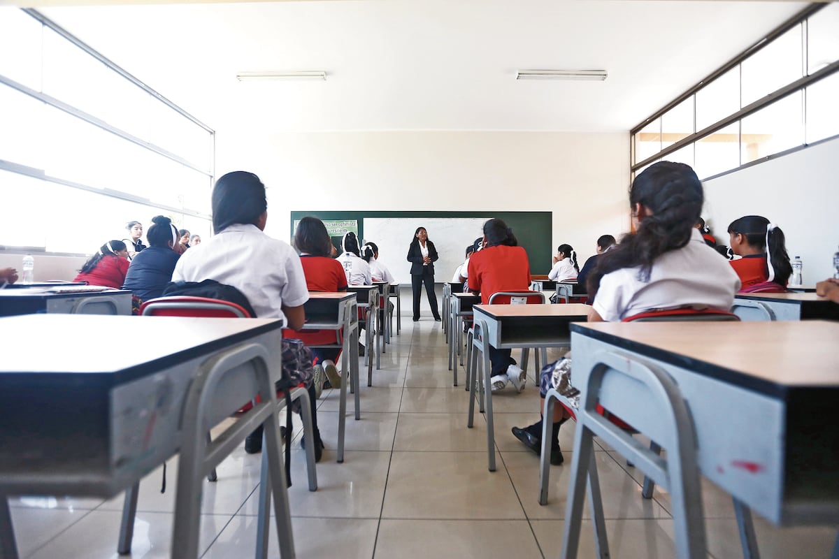 Perú retrocede en matemáticas y lectura en la prueba PISA 2025