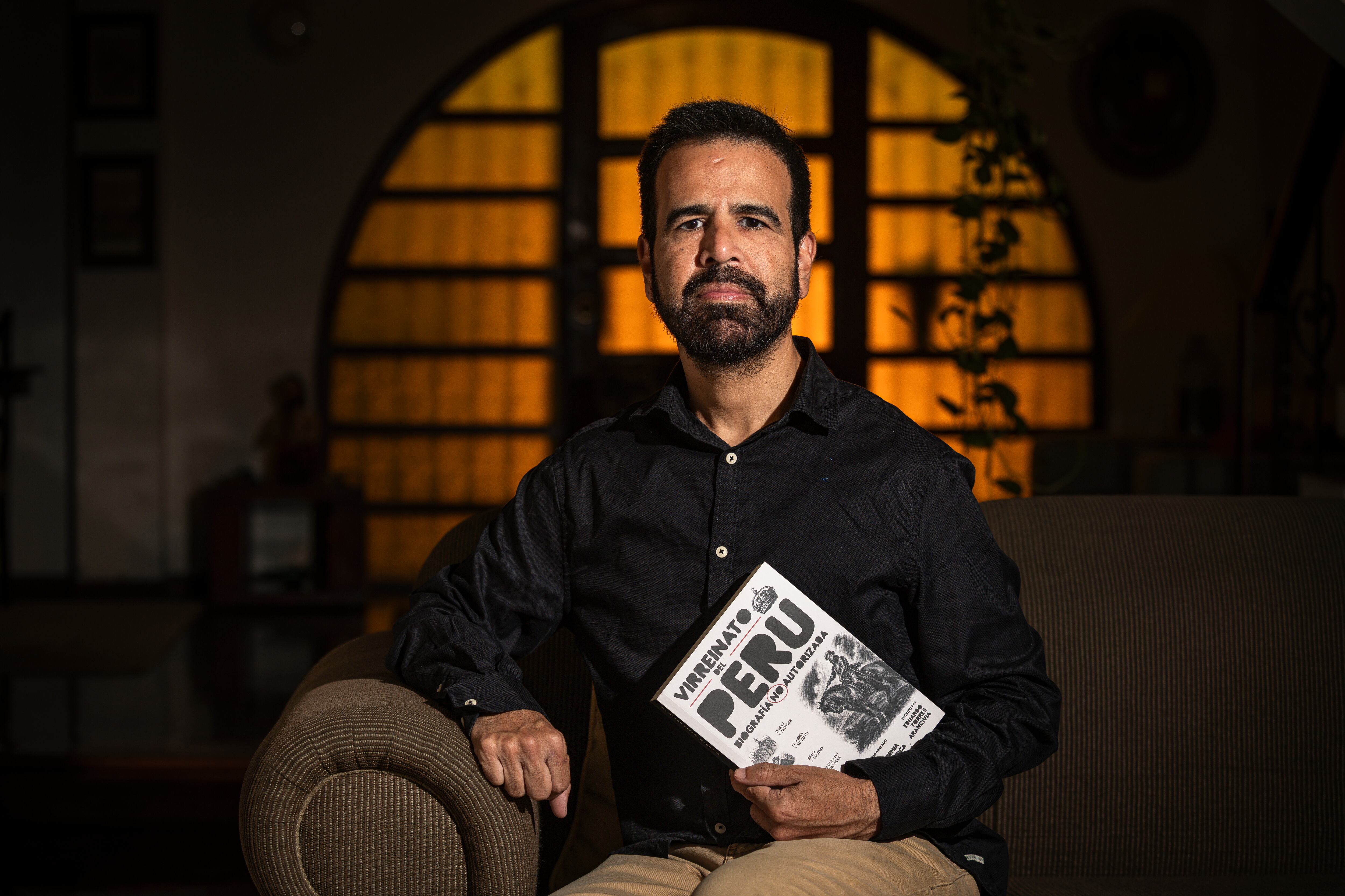 Eduardo Torres Arancivia, escritor: “El Virreinato todavía sigue vivo en nuestras costumbres” (Entrevista)
