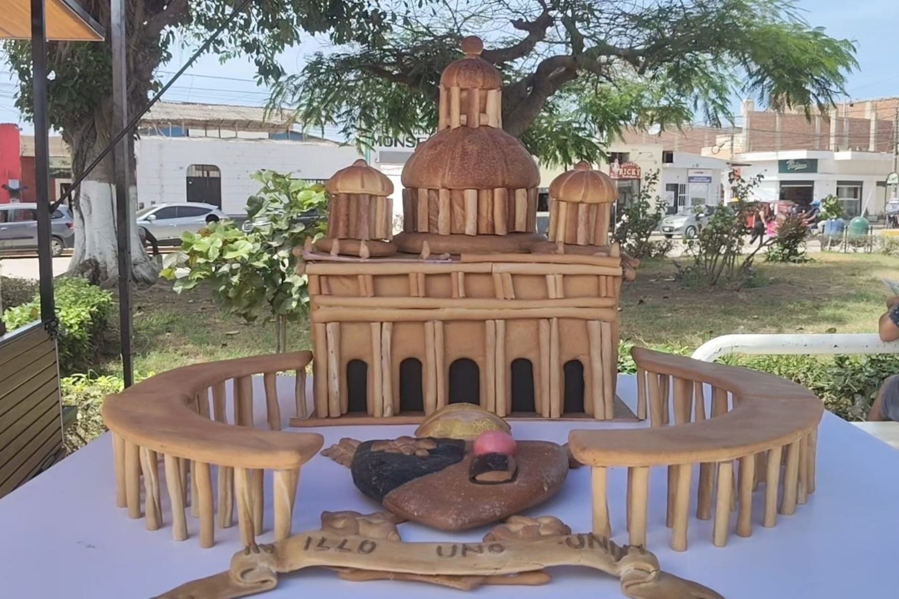 De Roma a Monsefú: panadero elabora réplica de Basílica de San Pedro en homenaje al papa