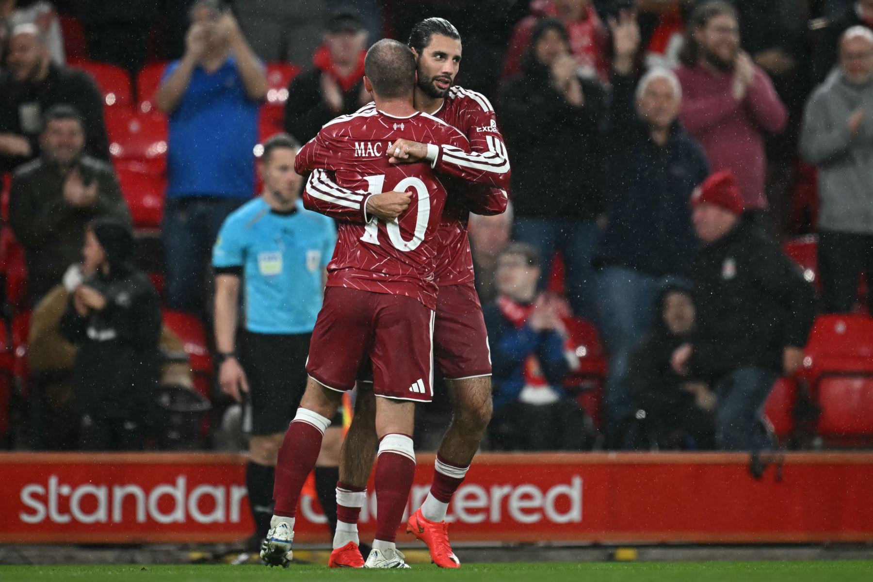 El Liverpool hace respetar Anfield y elimina a un combativo Tottenham en Copa de la Liga