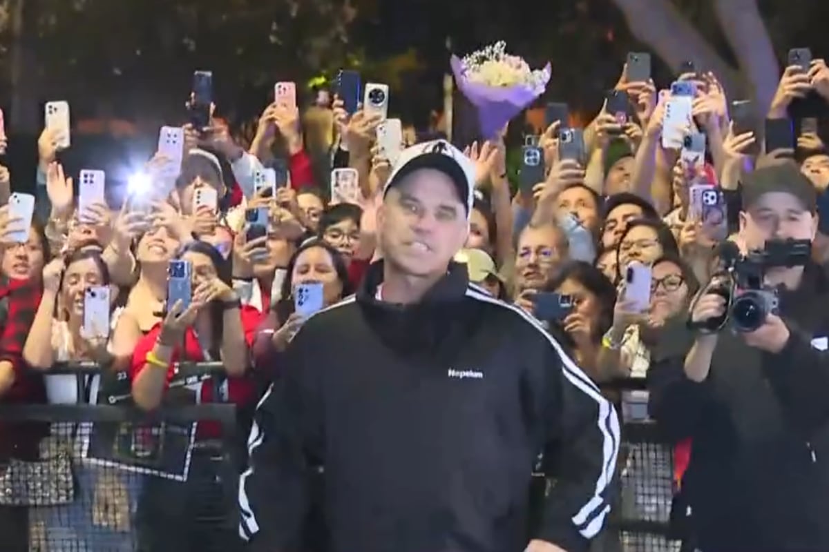 Robbie Williams le dice adiós a Lima con un show improvisado tras la clausura del Arena 1
