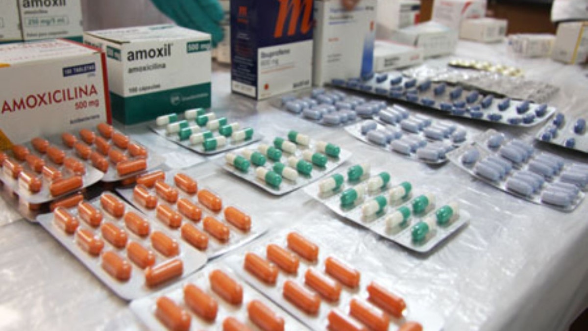Congreso alista ley para reducir precios de medicamentos en clínicas que cuestan hasta 14 veces más que boticas, ¿de qué trata?
