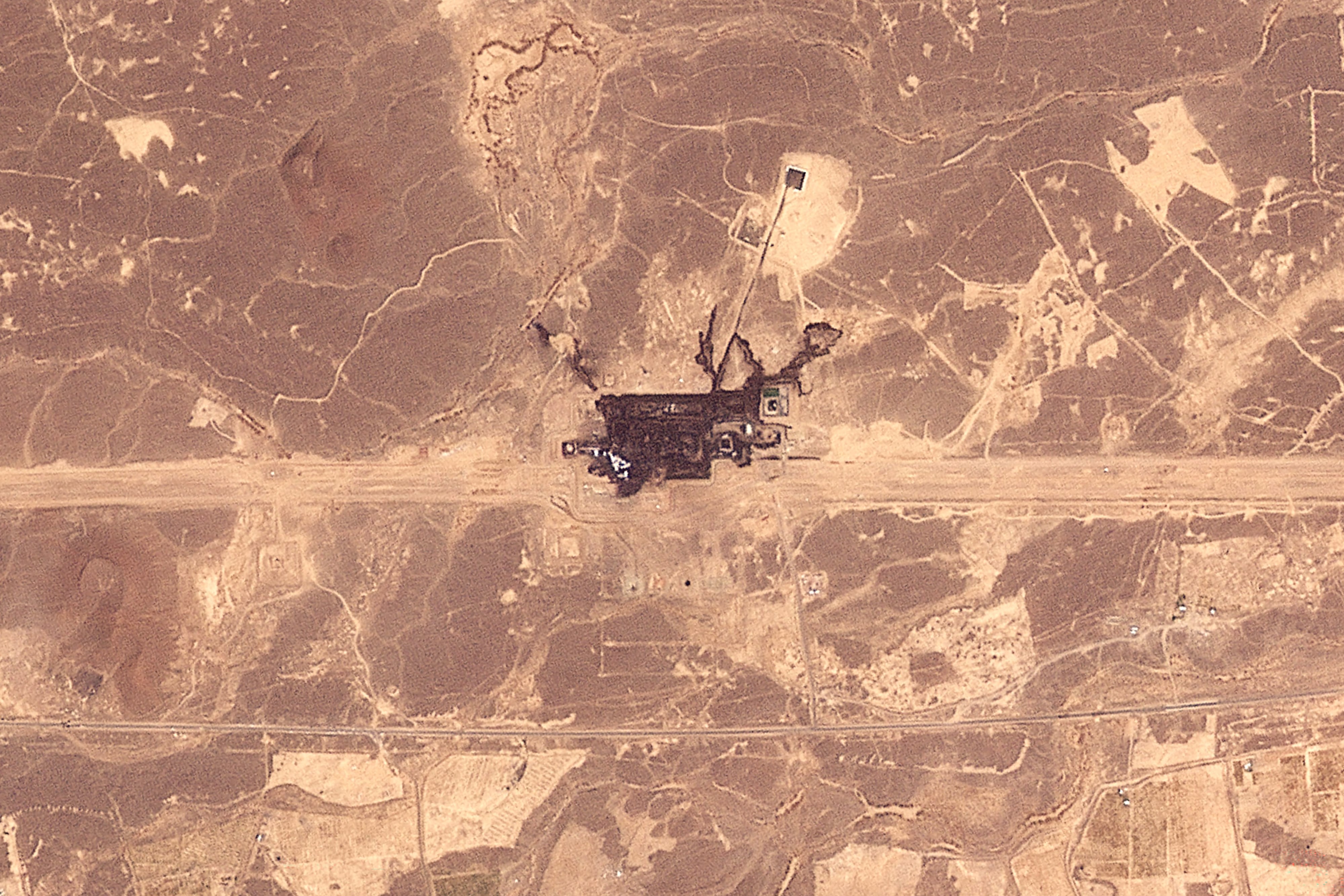 Arabia Saudita cierra importante oleoducto tras sufrir varios ataques con drones desde Irak