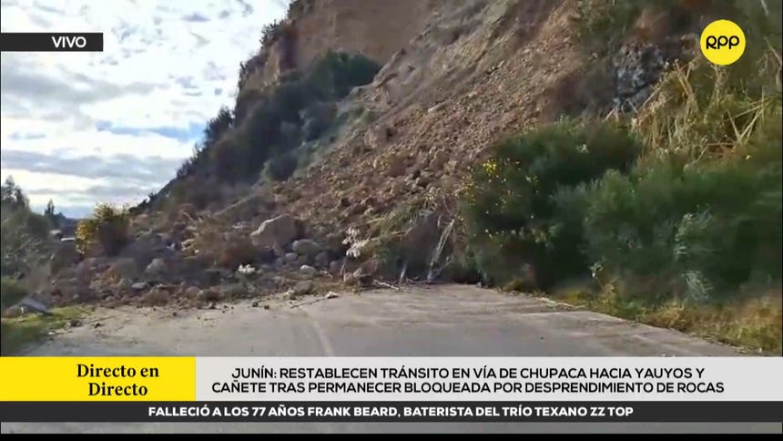 Junín: restablecen tránsito en vía de Chupaca hacia Yauyos y Cañete tras permanecer bloqueada por desprendimiento de rocas