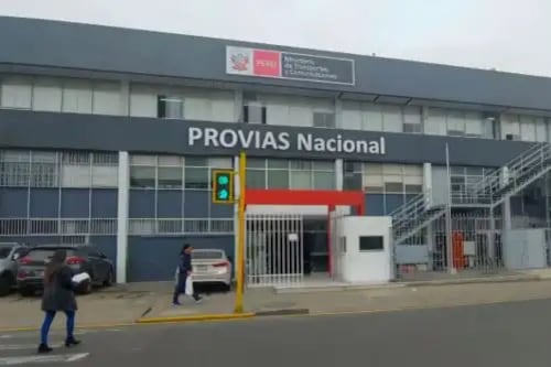 Provías: Contratos fraccionados y sobrecostosos beneficiarían a empresas con vínculos familiares
