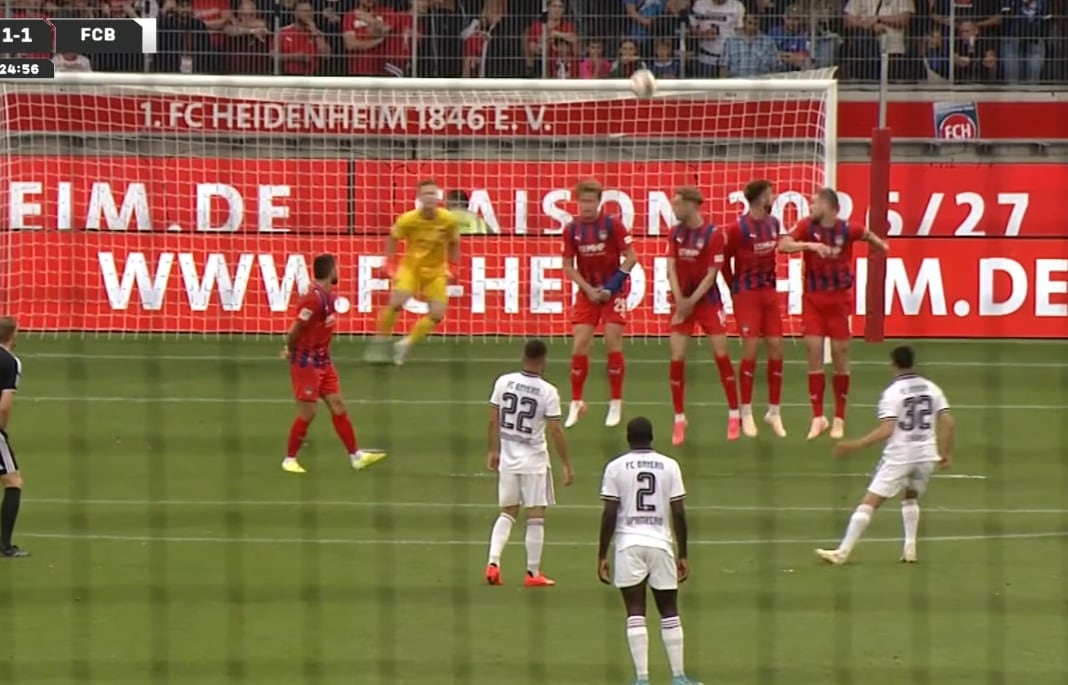 Felipe Chávez se luce con un impresionante GOLAZO de tiro libre con el Bayern Múnich | VIDEO