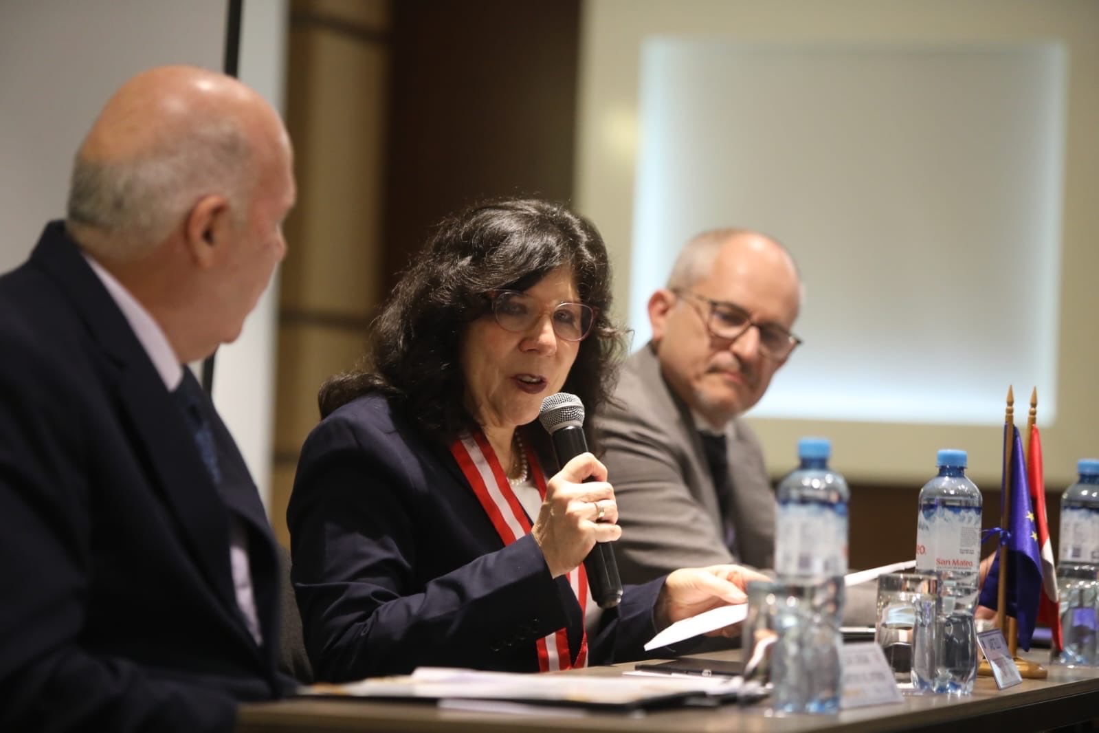 Janet Tello pide jueces capacitados e independientes para enfrentar al crimen organizado transnacional