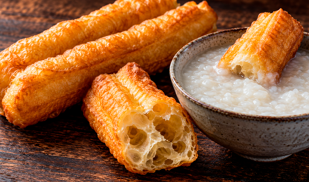 Parece un churro, pero es salado y se come con arroz: así es el "gemelo" del dulce popular en Perú que se desayuna en China