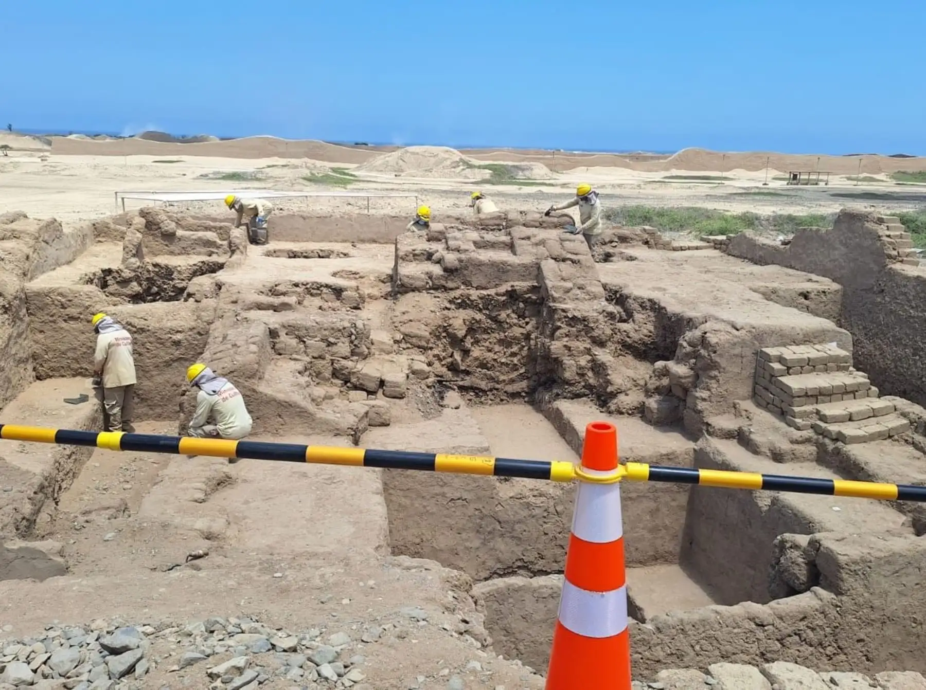 Impresionante hallazgo en Chan Chan: descubren plataforma funeraria con 38 individuos