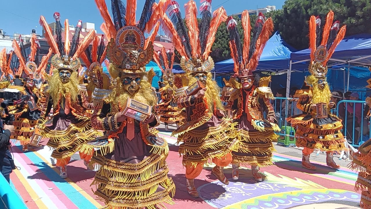 Puno: Miles de danzarines y músicos llenan de color Juliaca en honor a la Virgen de la Merced